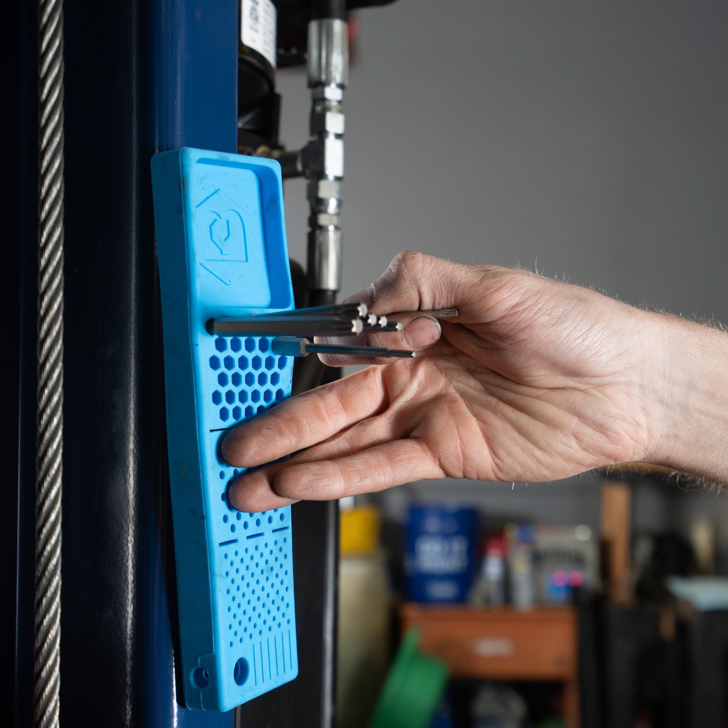 BITSTER® 2.0 — Belt-Attachable Magnetic Fastener & Small Parts Organizer